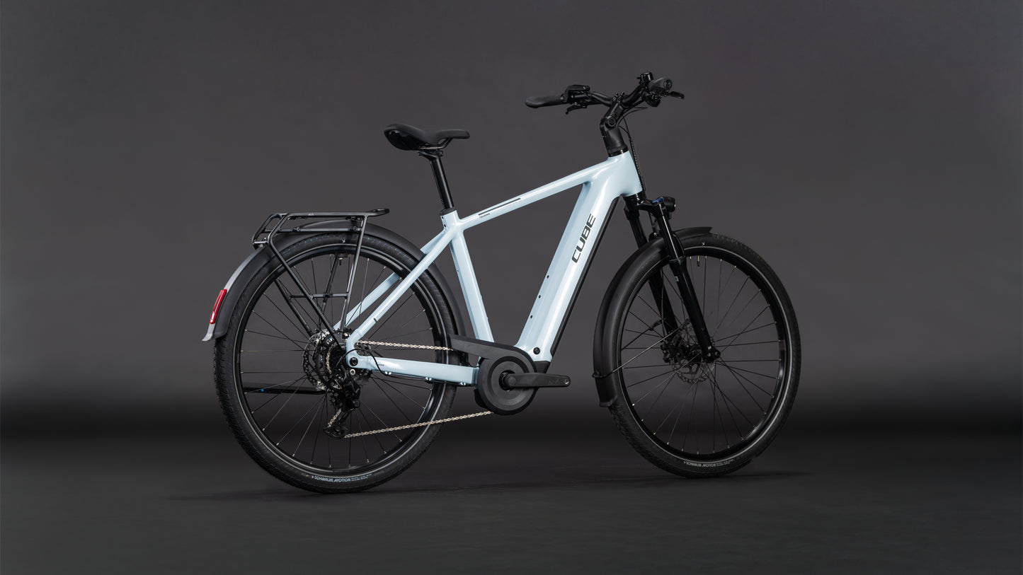 Produktbild: Cube Touring Hybrid ONE 600 glacier´n´reflex, Schrägansicht (schwarzer Hintergrund)