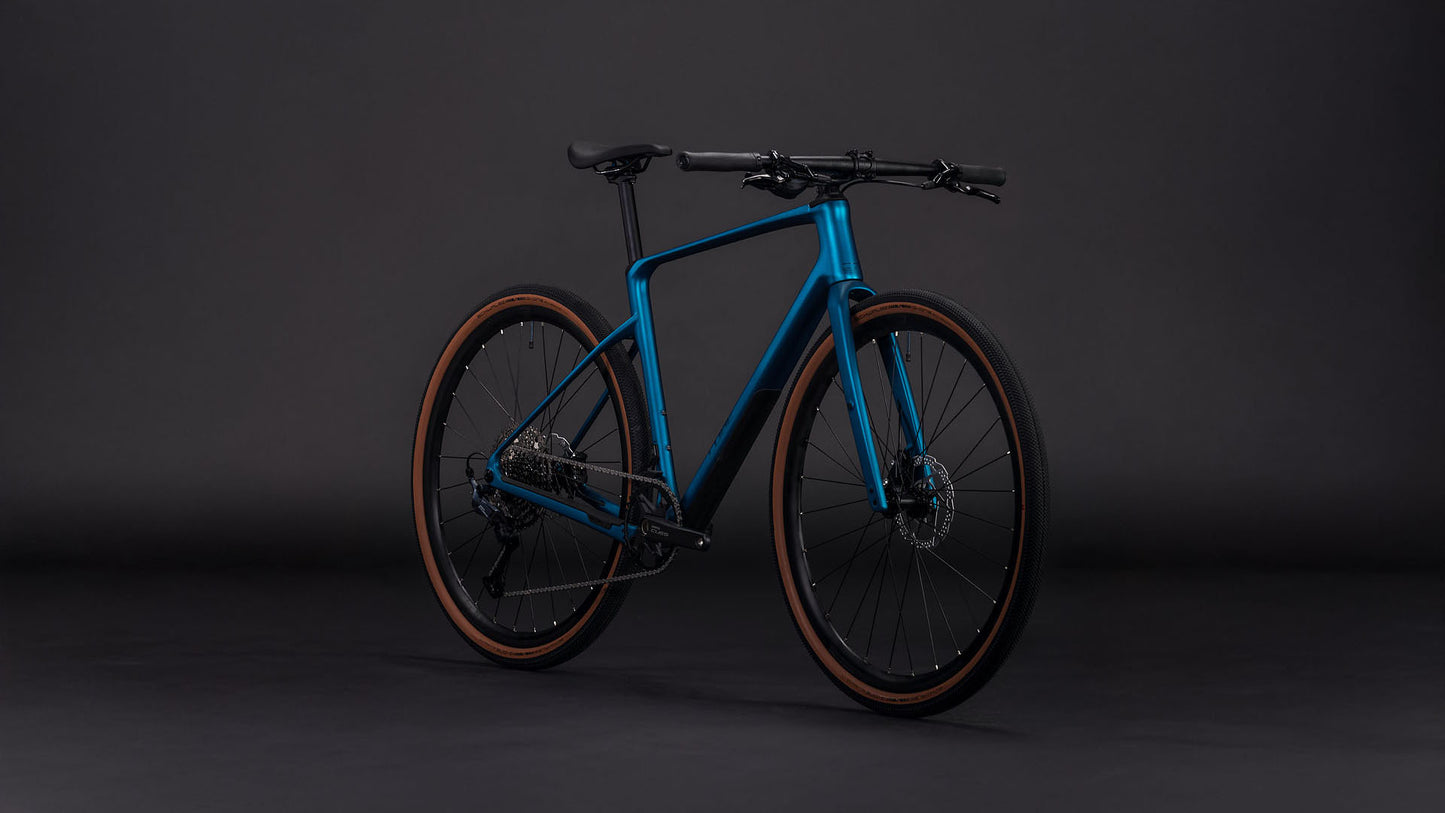 Produktbild: Cube Nulane C:62 SLX electricblue´n´blue, Schrägansicht (schwarzer Hintergrund)