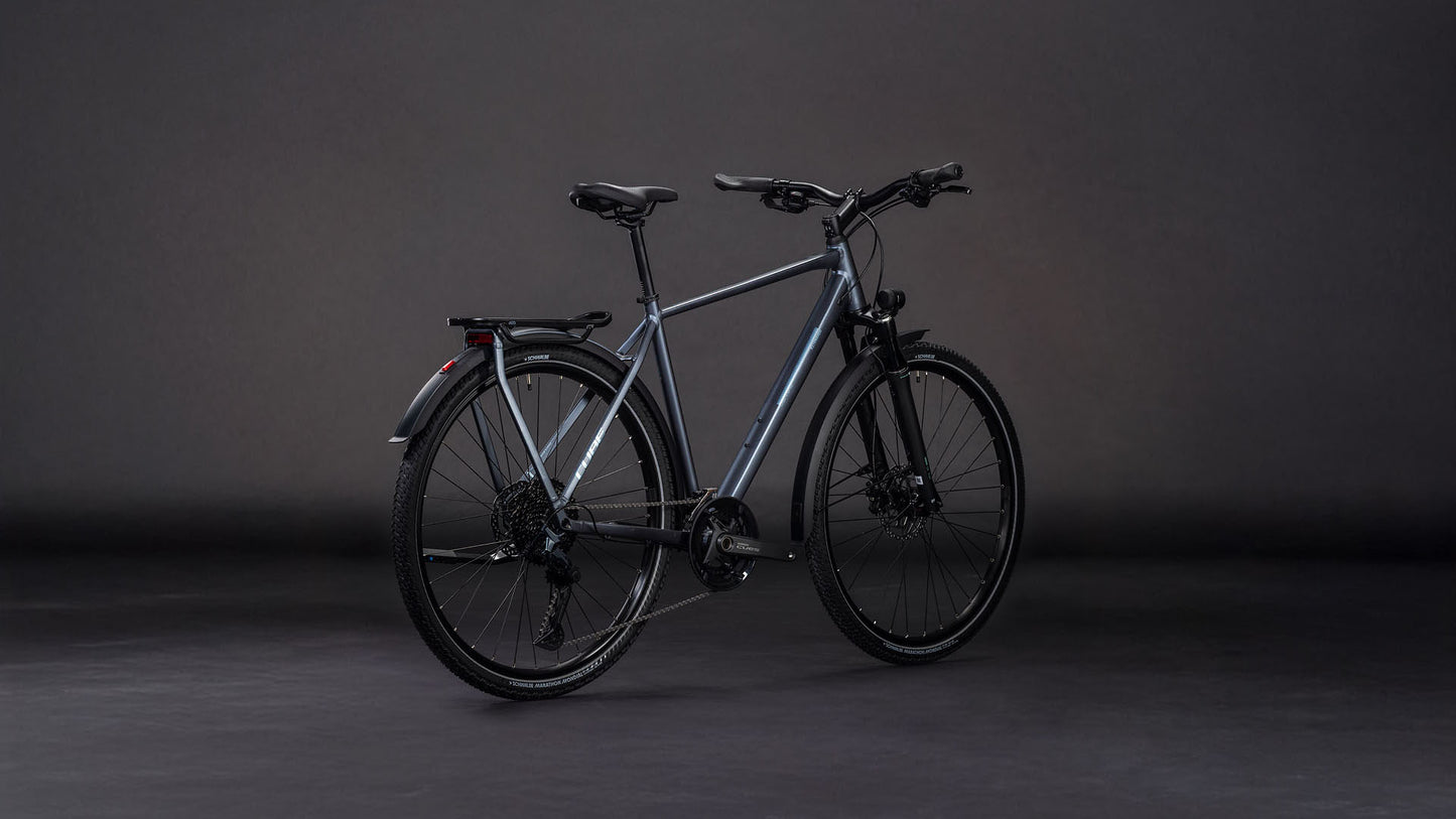 Produktbild: Cube Kathmandu EXC metallicgrey´n´chrome, Schrägansicht (schwarzer Hintergrund)