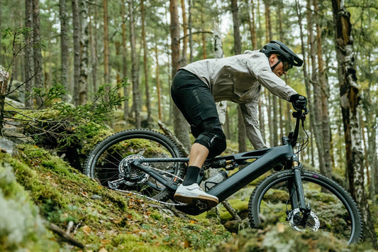 Anleitung zur Einstellung von Fahrradgabel und Dämpfer auf das Fahrergewicht für optimale Performance und Fahrkomfort.