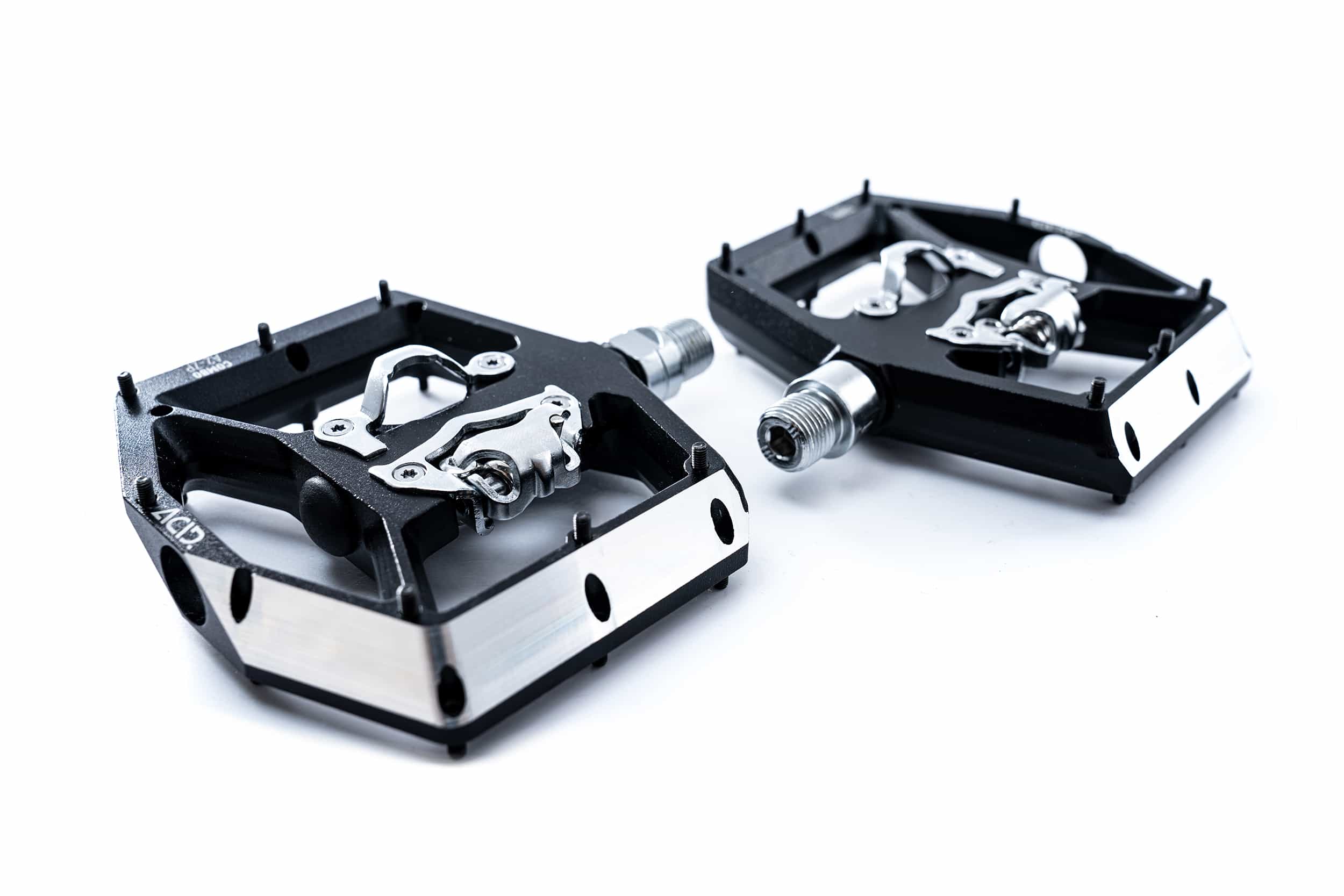 Klickpedal für MTB und Rennrad – schwarz-silbernes Pedal mit Metallklammer