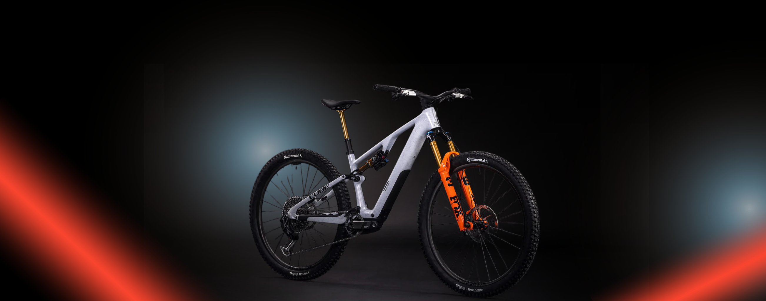 CUBE Bikes 2026 vor schwarzem Hintergrund – aktuelle Kollektion der Saison
