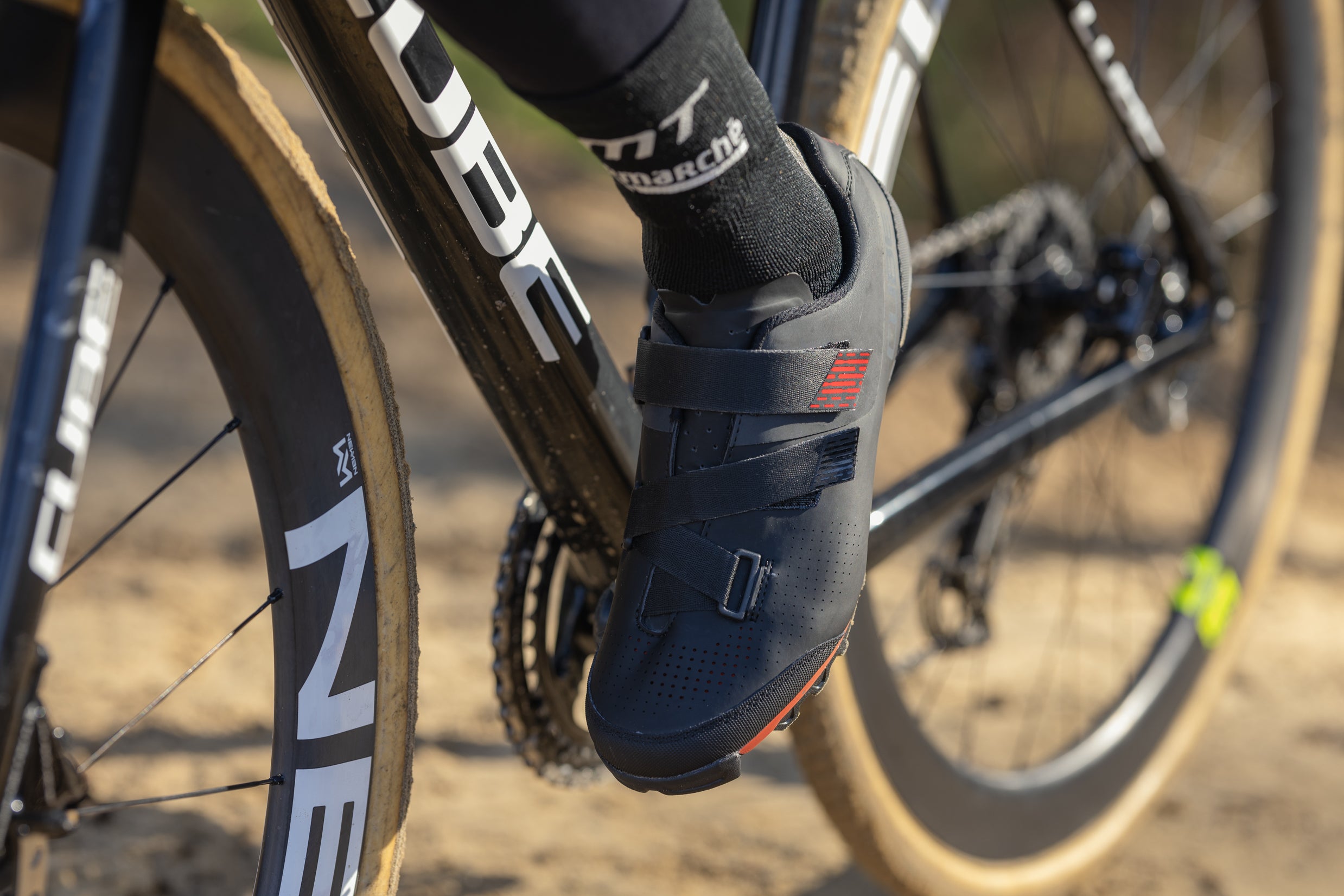 Radschuh in Nahaufnahme – leichter Schuh mit steifer Sohle für MTB und Rennrad