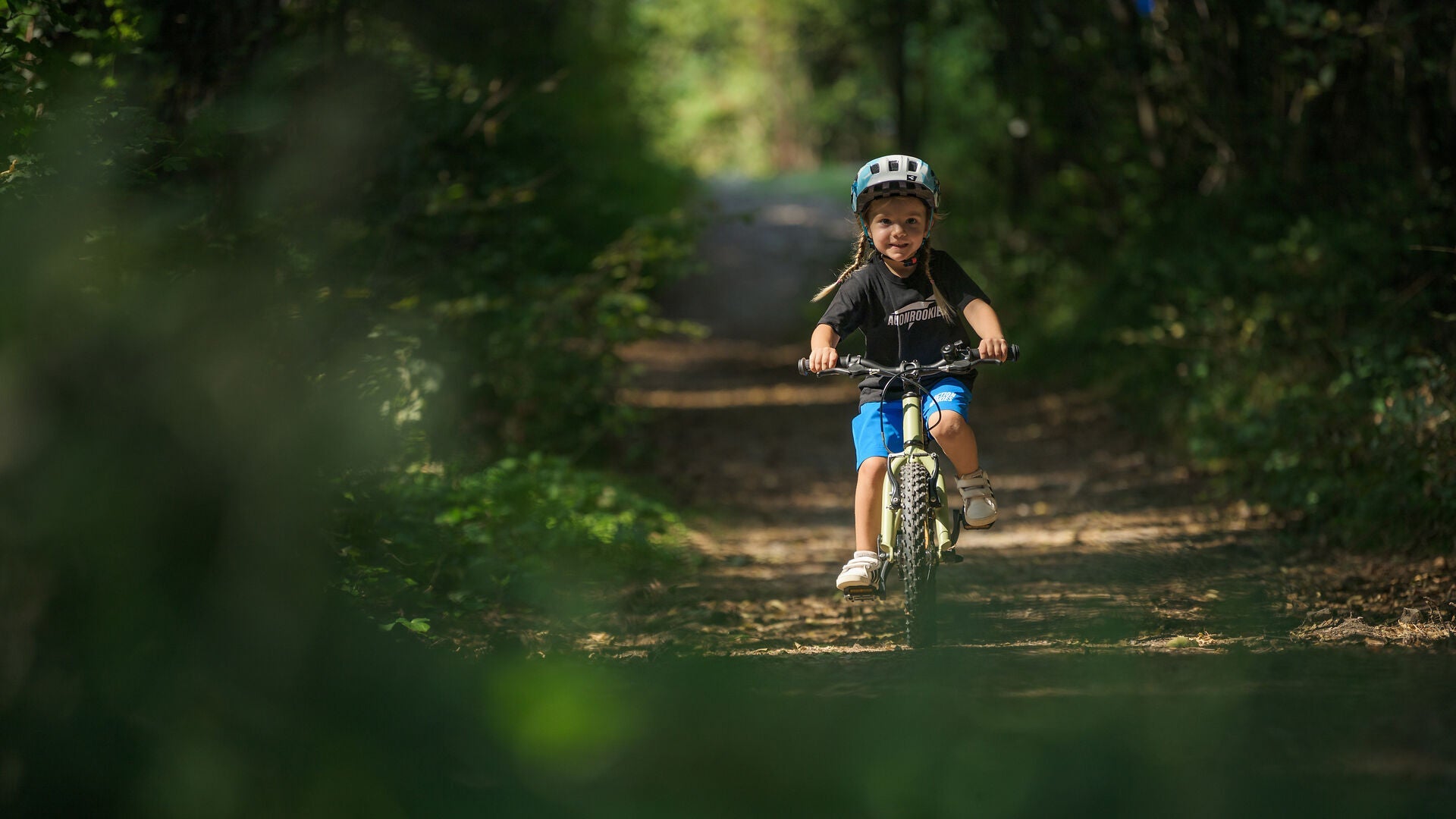 Kinderrad mit Helm und Schloss – Bundle für sicheren Start beim CUBE Store