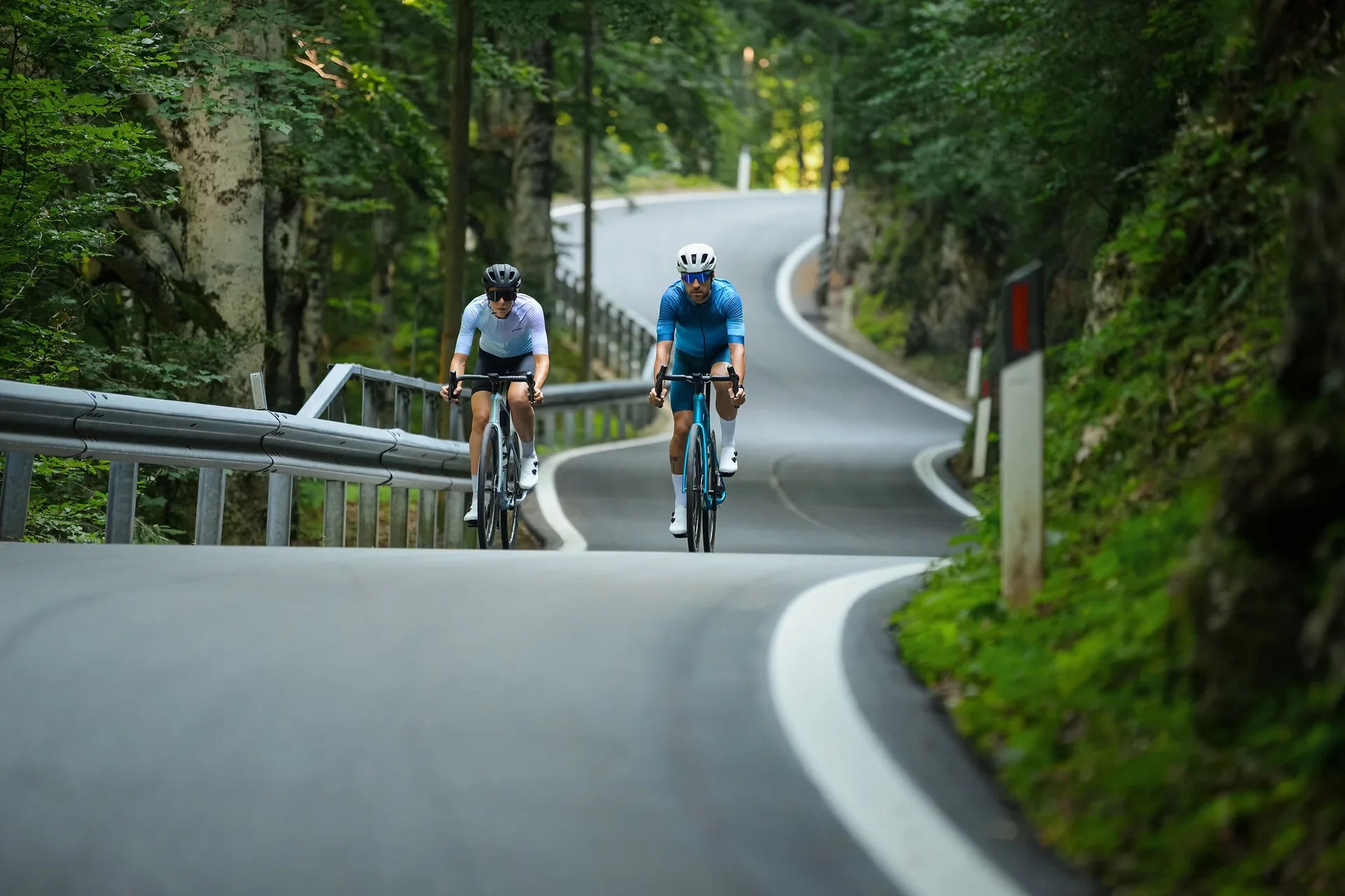 CUBE Agree Aero Carbon Rennrad – Race-Bike für Performance und Komfort