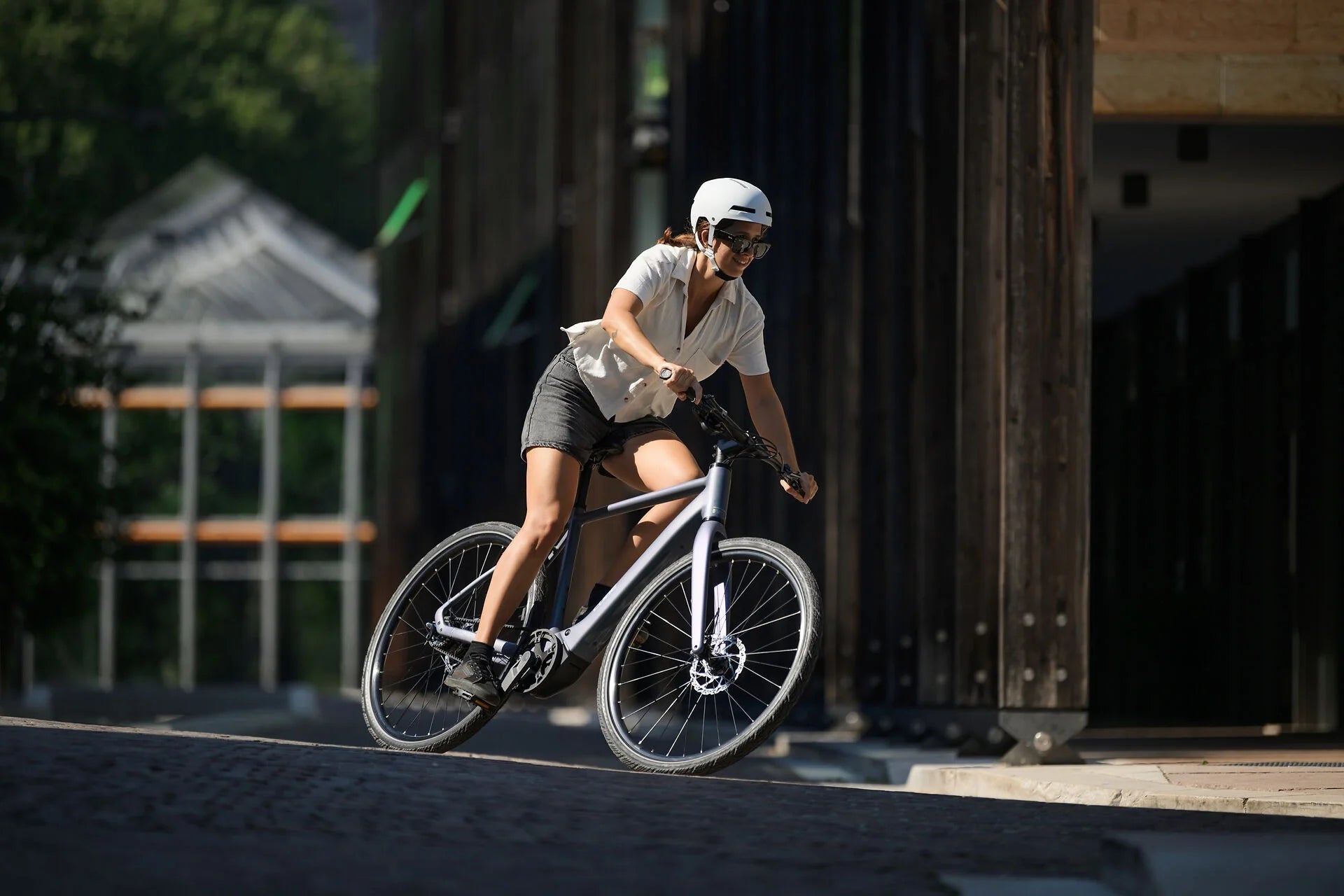 CUBE Editor Hybrid City E-Bike – sportliches Stadtrad mit Gates Carbon Drive
