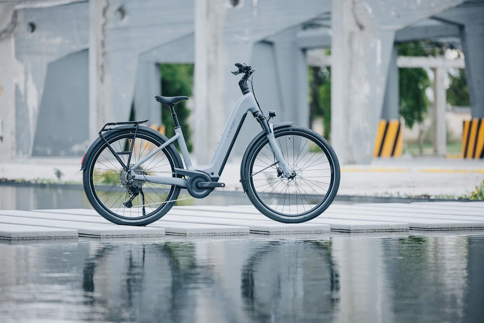CUBE Touring Hybrid Trekking E-Bike – komfortabler Tourer mit Vollausstattung