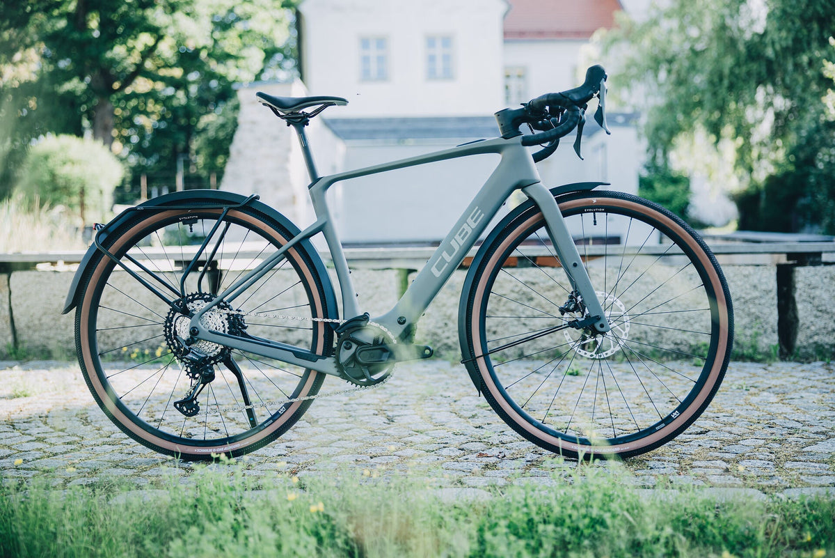 CUBE Nuroad Hybrid Gravel E-Bike – leichtes E-Gravel für Schotter und Asphalt