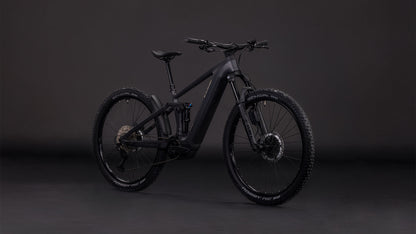 Das CUBE Stereo Hybrid ONE44 EXC 800 irongrey'n'chrome 2026, ein vollgefedertes Mountainbike mit Scheibenbremsen, dicken Reifen und einem Bosch CX Motor mit 800 Wh PowerTube Akku, wird vor einem dunklen, nahtlosen Hintergrund gezeigt.