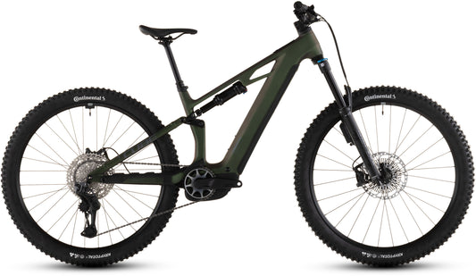 Das CUBE Stereo Hybrid ONE44 HPC SLX Evo 800 stellar'n'grey 2026 ist ein mattgrünes E-MTB mit großen Noppenreifen, Hinterradaufhängung, Scheibenbremsen und einem Bosch CX-Motor, dargestellt von der Seite auf weißem Hintergrund.
