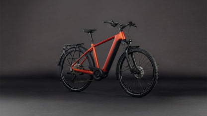 Produktbild: Cube Nuride Hybrid Pro 800 chilli´n´black, Schrägansicht (schwarzer Hintergrund)
