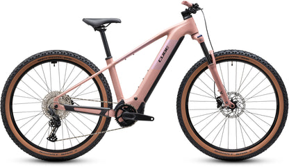 CUBE Reaction Hybrid Performance 720 E-Mountainbike Hardtail 2027 in ruby und black, Seitenansicht