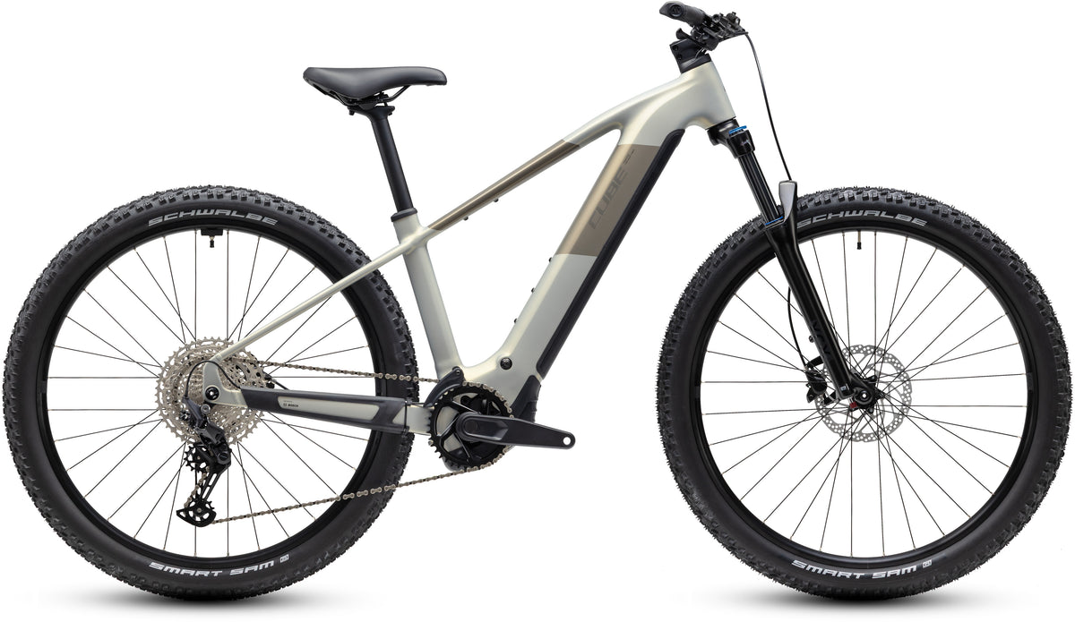 CUBE Reaction Hybrid ONE 720 E-Mountainbike Hardtail 2027 in pearlsilver und chrome, Seitenansicht