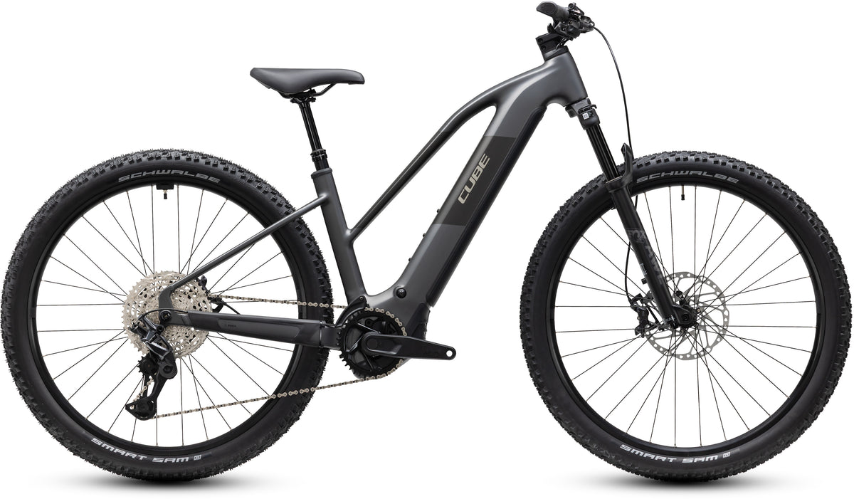 CUBE Reaction Hybrid Race 800 Trapeze E-Mountainbike Hardtail 2027 in slabgrey und chrome, Seitenansicht