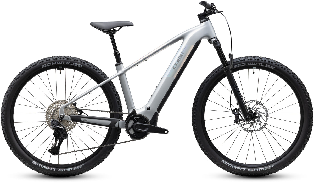 CUBE Reaction Hybrid SLX 800 E-Mountainbike Hardtail 2027 in platinum und reflex, Seitenansicht