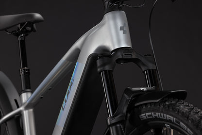 CUBE Reaction Hybrid SLX 800 FE E-Mountainbike Hardtail 2027, Sattel und Sitzposition