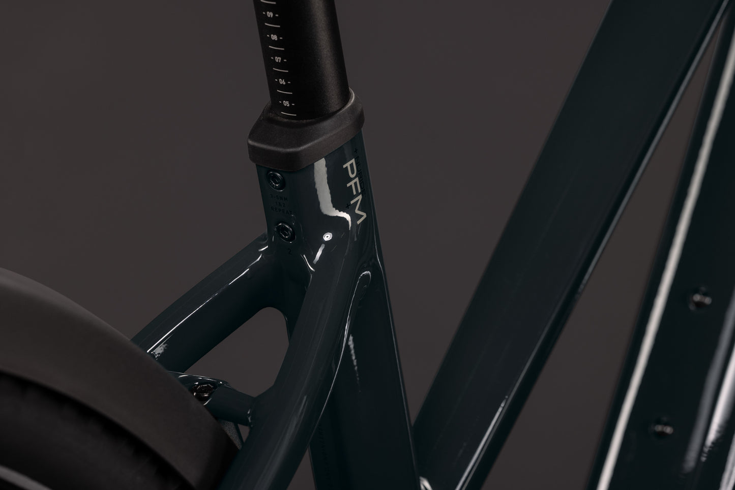 CUBE Nuride Hybrid Performance 720 Trapeze E-Trekkingrad 2027, Cockpit und Lenker