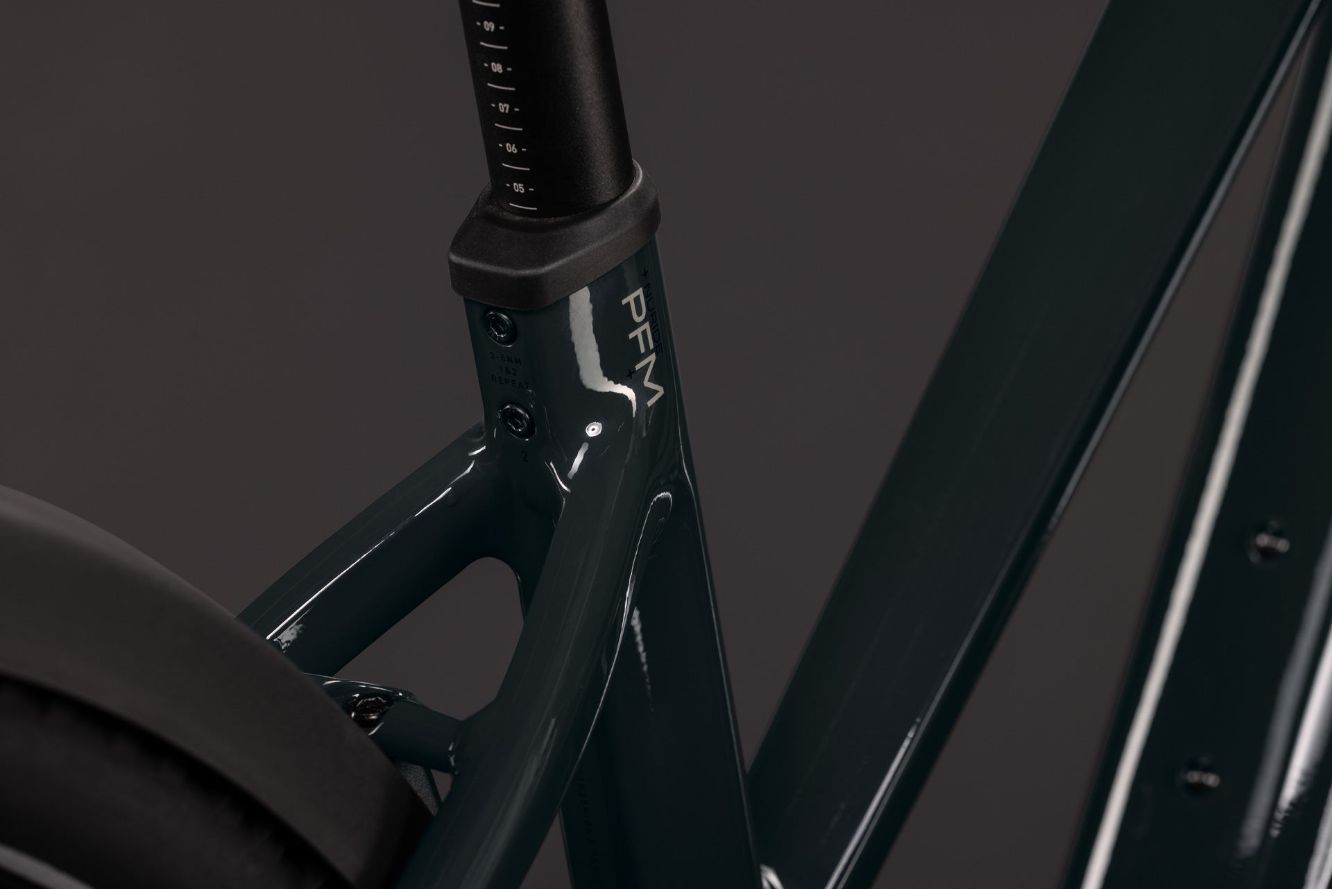 CUBE Nuride Hybrid Performance 720 Trapeze E-Trekkingrad 2027, Cockpit und Lenker