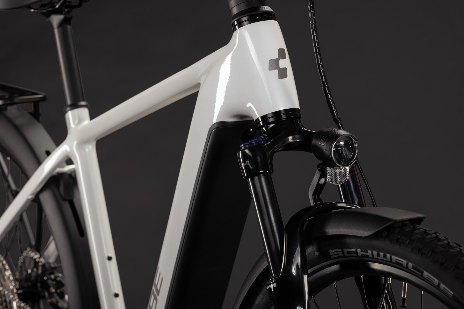 CUBE Nuride Hybrid Performance 720 E-Trekkingrad 2027, Sattel und Sitzposition