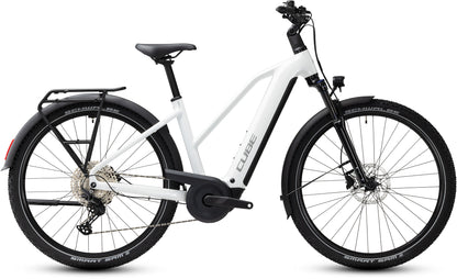 CUBE Nuride Hybrid Performance 720 Trapeze E-Trekkingrad 2027 in metallicwhite und grey, Seitenansicht