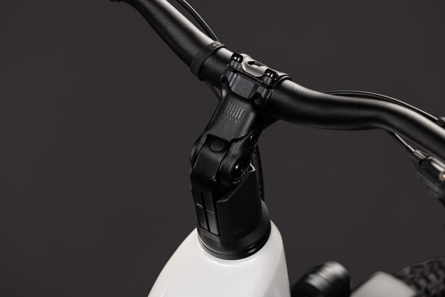 CUBE Nuride Hybrid Performance 720 Easy Entry E-Trekkingrad 2027, Cockpit und Lenker