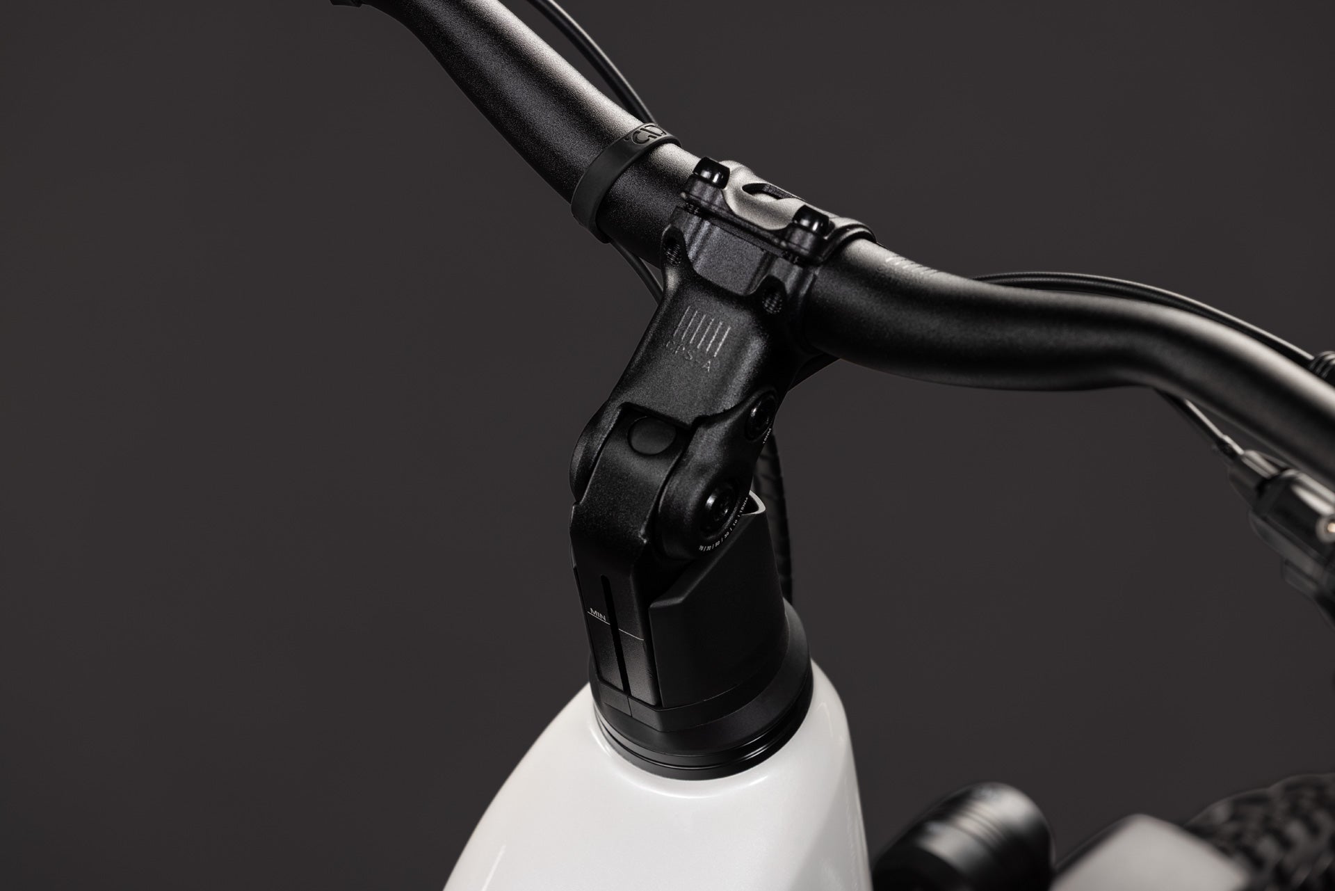 CUBE Nuride Hybrid Performance 720 Easy Entry E-Trekkingrad 2027, Cockpit und Lenker