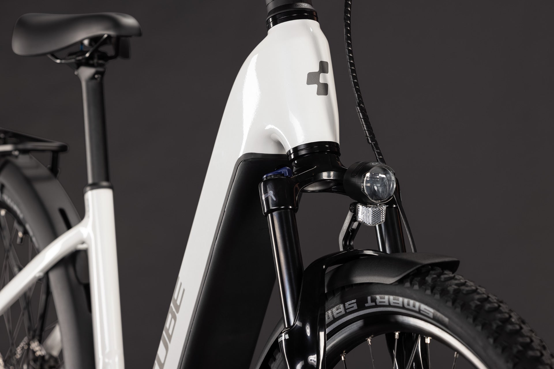 CUBE Nuride Hybrid Performance 720 Easy Entry E-Trekkingrad 2027, Laufrad und Reifen