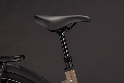 CUBE Nuride Hybrid Pro 800 Easy Entry E-Trekkingrad 2027, Sattel und Sitzposition