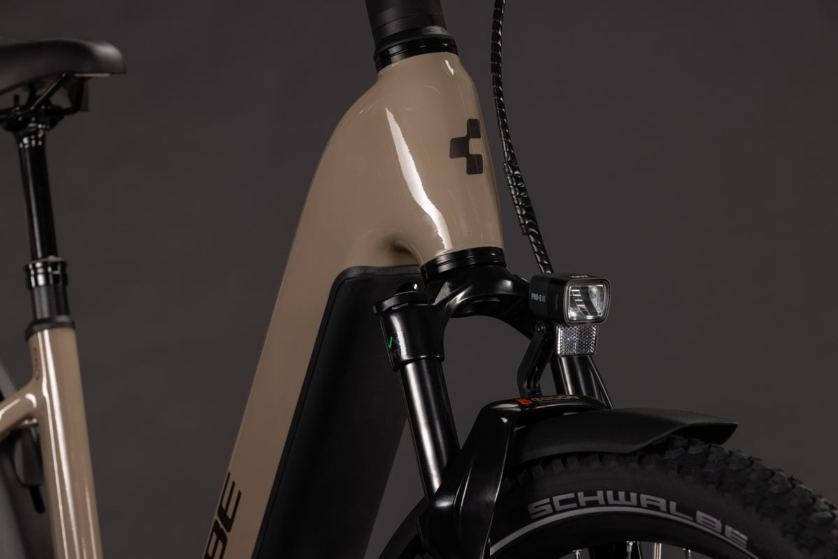 CUBE Nuride Hybrid Pro 800 Easy Entry E-Trekkingrad 2027, Laufrad und Reifen