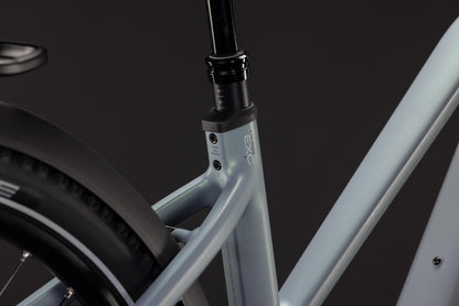 CUBE Nuride Hybrid EXC 800 Trapeze E-Trekkingrad 2027, Sattel und Sitzposition