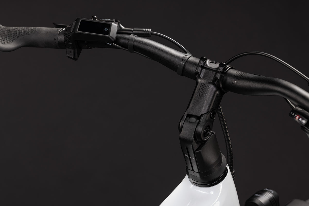 CUBE Touring Hybrid ONE 600 E-Trekkingrad 2027, Cockpit und Lenker