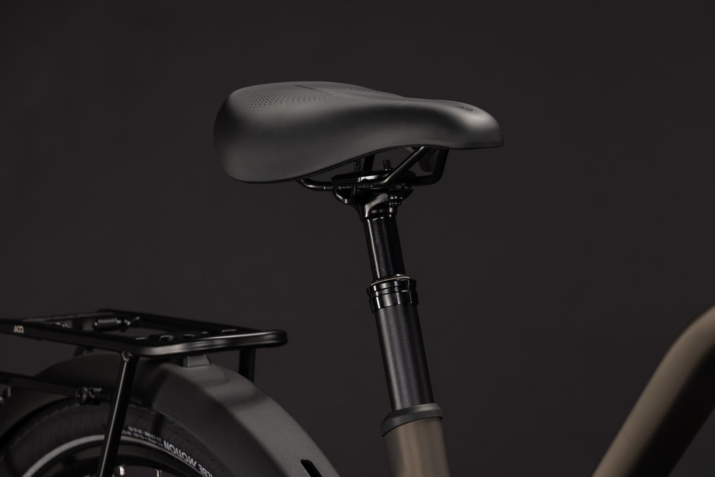CUBE Touring Hybrid Pro 800 Trapeze E-Trekkingrad 2027, Sattel und Sitzposition