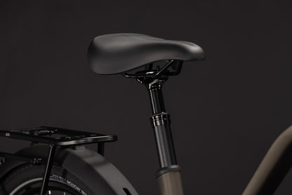 CUBE Touring Hybrid Pro 800 Trapeze E-Trekkingrad 2027, Sattel und Sitzposition