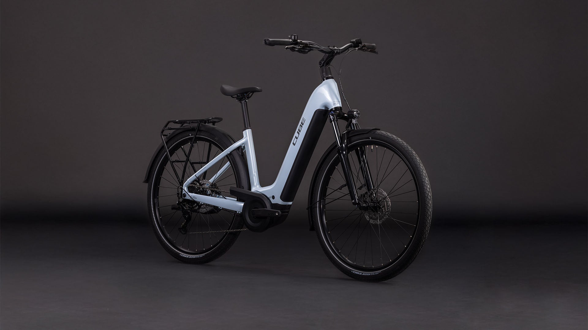 Produktbild: Cube Touring Hybrid ONE 600 glacier´n´reflex, Schrägansicht (schwarzer Hintergrund)