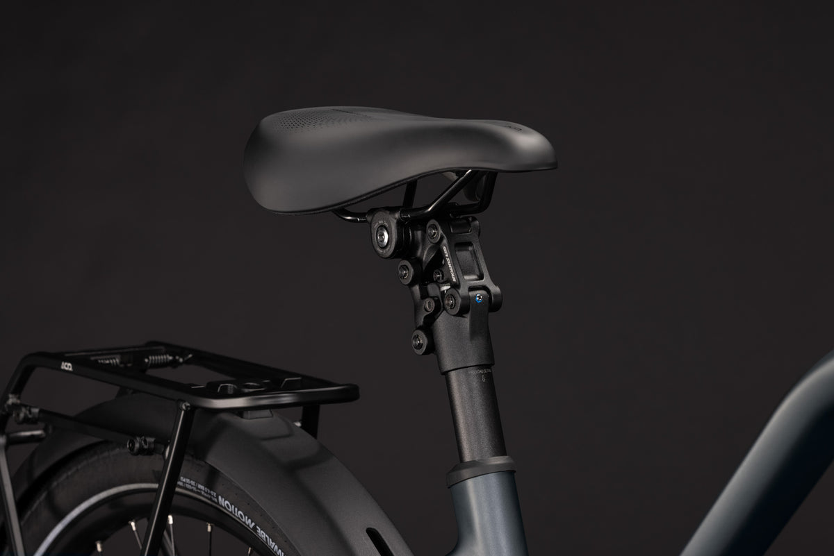 CUBE Touring Hybrid Deluxe SLX 800 Trapeze E-Trekkingrad 2027, Sattel und Sitzposition