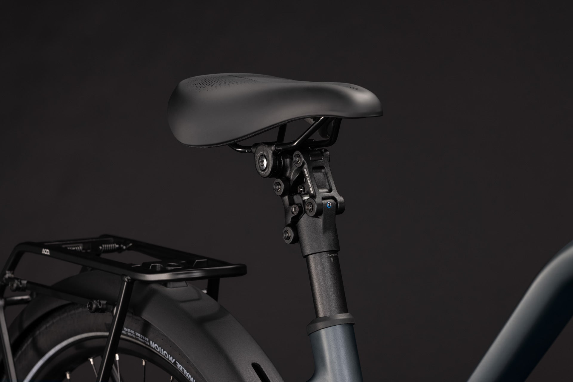 CUBE Touring Hybrid Deluxe SLX 800 Trapeze E-Trekkingrad 2027, Sattel und Sitzposition