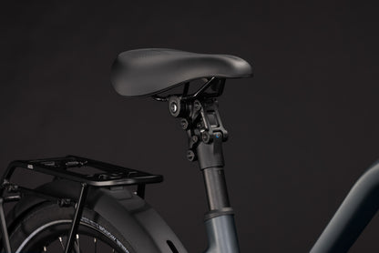 CUBE Touring Hybrid Deluxe SLX 800 Trapeze E-Trekkingrad 2027, Sattel und Sitzposition