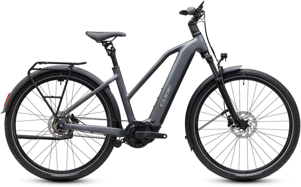 CUBE Touring Hybrid Deluxe SLX 800 Trapeze E-Trekkingrad 2027 in slabgrey und chrome, Seitenansicht