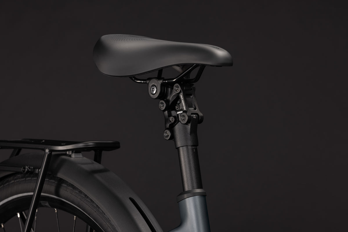 CUBE Touring Hybrid Deluxe SLX 800 Easy Entry E-Trekkingrad 2027, Sattel und Sitzposition