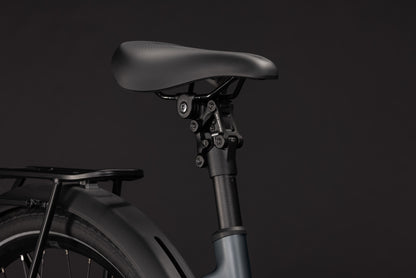 CUBE Touring Hybrid Deluxe SLX 800 Easy Entry E-Trekkingrad 2027, Sattel und Sitzposition