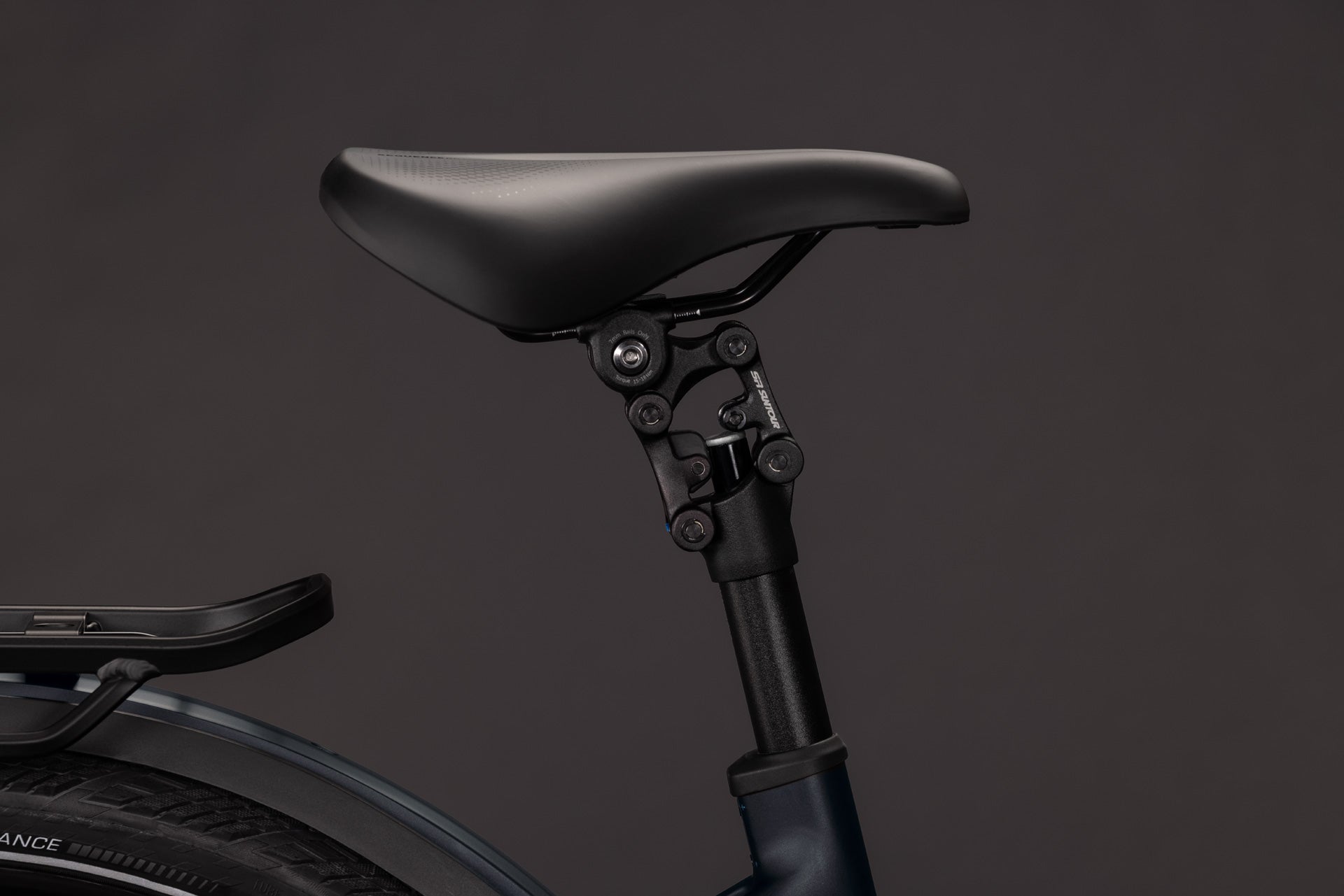 CUBE Kathmandu Hybrid Pro 800 Easy Entry E-Trekkingrad 2027, Sattel und Sitzposition