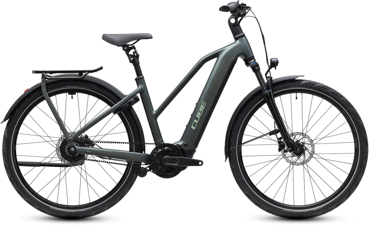 CUBE Kathmandu Hybrid Deluxe Pro 800 Trapeze E-Trekkingrad 2027 in blackforest und chrome, Seitenansicht