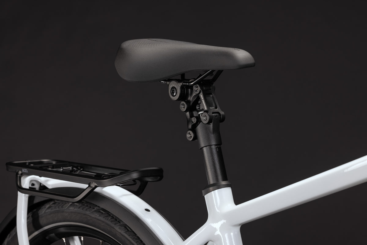 CUBE Kathmandu Hybrid Deluxe Pro 800 E-Trekkingrad 2027, Sattel und Sitzposition