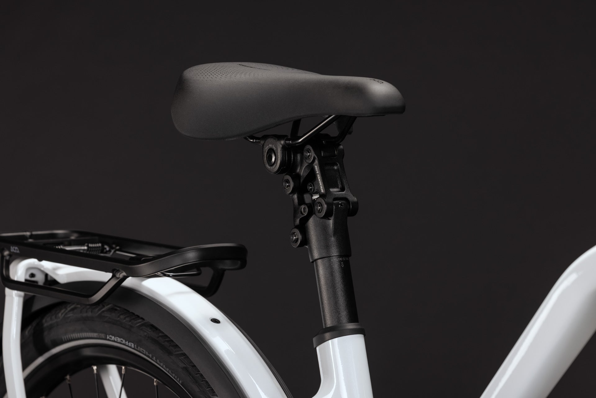 CUBE Kathmandu Hybrid Deluxe Pro 800 Trapeze E-Trekkingrad 2027, Sattel und Sitzposition