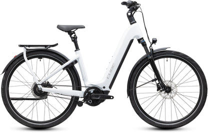 CUBE Kathmandu Hybrid Deluxe Pro 800 Metallicwhite N Chrome Easy Entry E-Trekkingrad, Seitenansicht