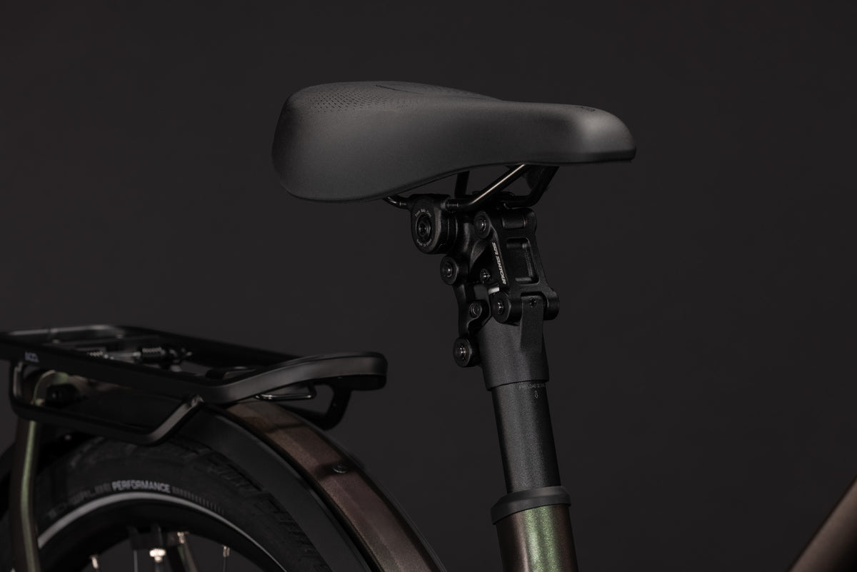 CUBE Kathmandu Hybrid EXC 800 Trapeze E-Trekkingrad 2027, Sattel und Sitzposition