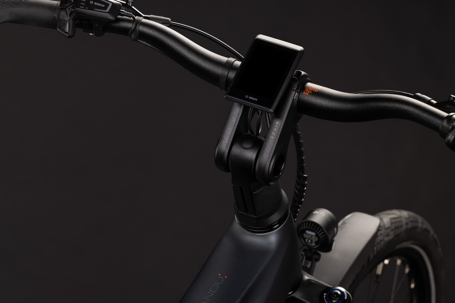CUBE Kathmandu Hybrid Deluxe EXC 800 E-Trekkingrad 2027, Cockpit und Lenker