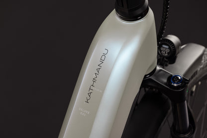 CUBE Kathmandu Hybrid Deluxe EXC 800 Easy Entry E-Trekkingrad 2027, Cockpit und Lenker