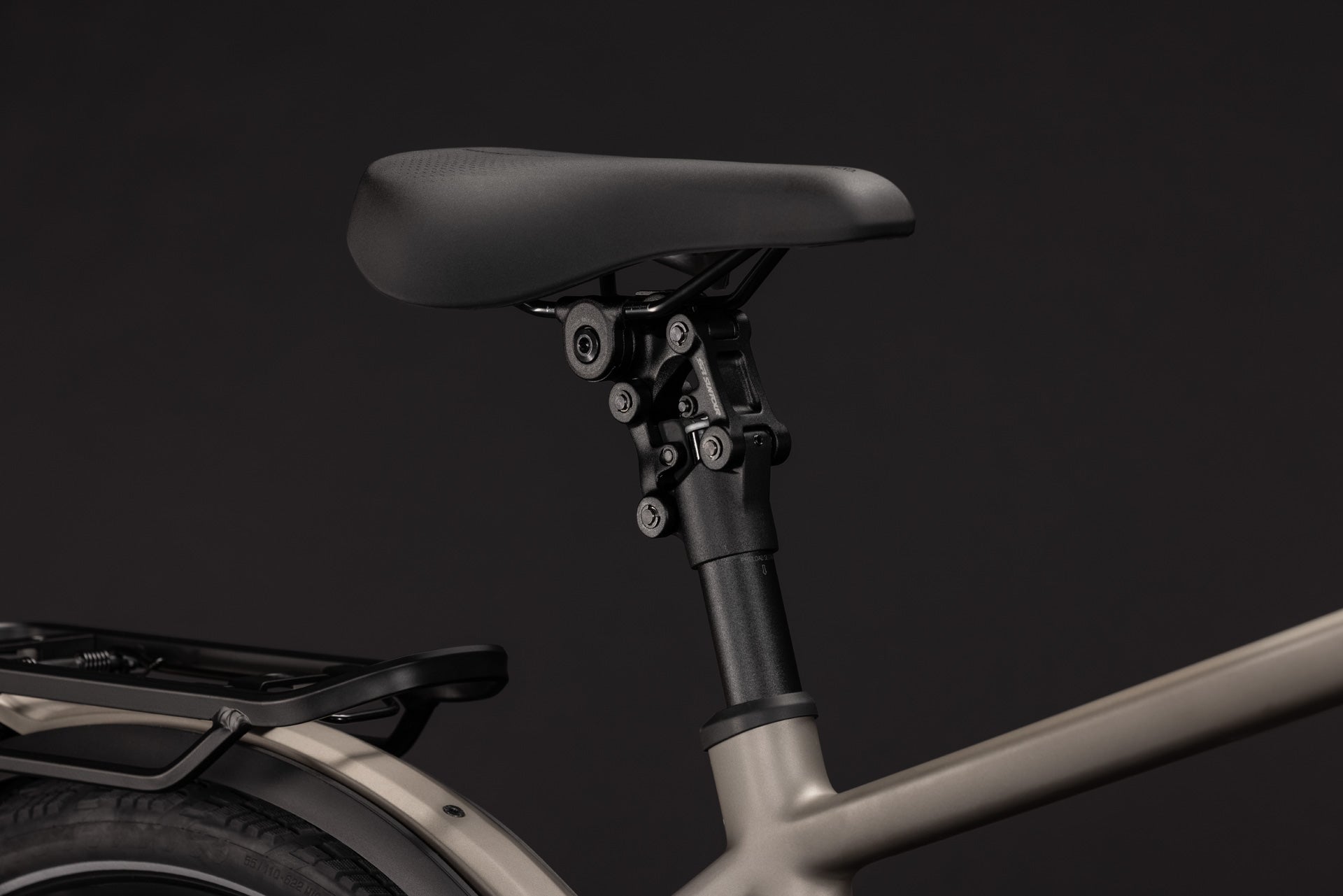 CUBE Kathmandu Hybrid SLX 800 E-Trekkingrad 2027, Sattel und Sitzposition