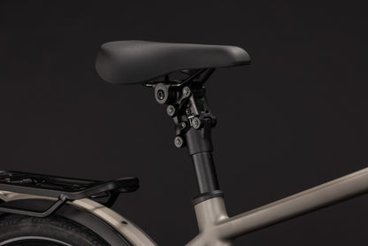 CUBE Kathmandu Hybrid SLX 800 E-Trekkingrad 2027, Sattel und Sitzposition